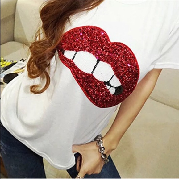 🎉HP🎉 5⭐️ Red Lips Glitter Tee Shirt/ Top - Picture 5 of 7